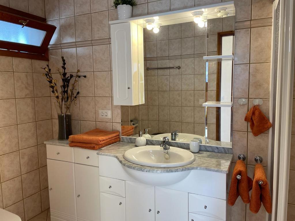 The White Dragos With Ocean View - Ac - Private Pool Apartment Tías Екстериор снимка